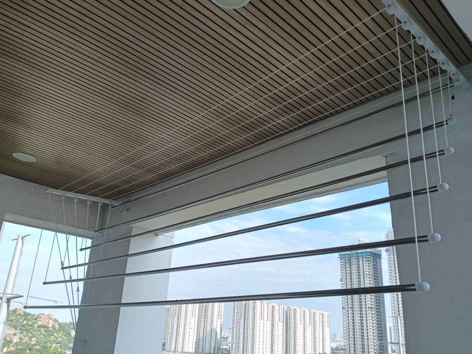 Space-saving cloth hanger system